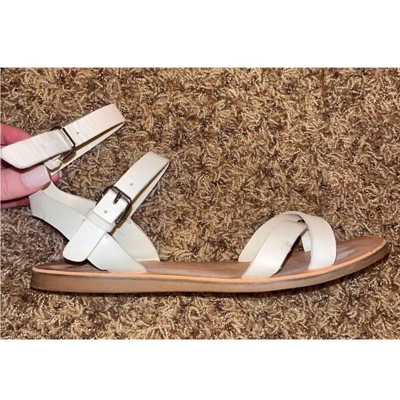 Dolce Vita White Sandals - Picture 1 of 3